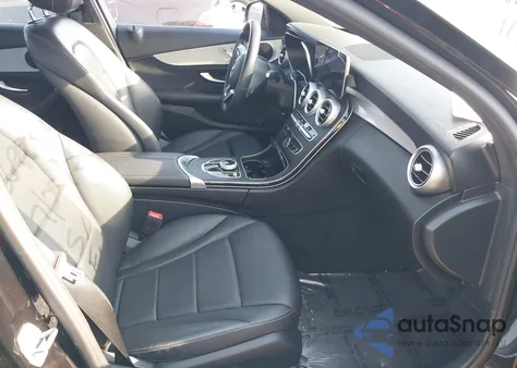 2021 Mercedes-Benz C 300 Sedan z USA, uszkodzony, nr VIN W1KWF8DB4MR612681